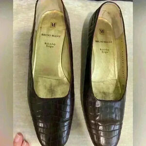 🐊 Bruno Magli Croc-Embossed Brown Flats (7.5 AA)